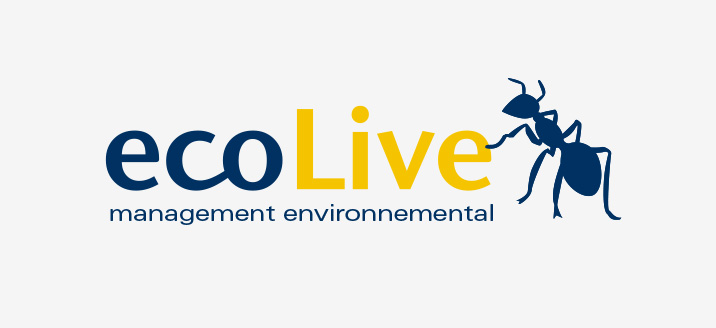Logo de ecoLive avec le texte "eco" en bleu foncé et "Live" en jaune. En dessous, "management environnemental" en plus petit et en bleu foncé. À droite, une fourmi stylisée en bleu foncé.